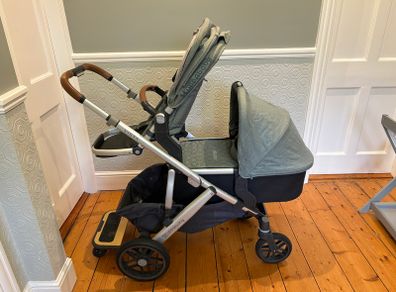 UPPAbaby Vista V2 Bundle Emmett Green and 500 euros worth of extras