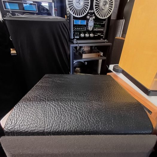 Hi End Audiophile Quality  Sonus Faber Grand Piano Domus Speakers - Gorgeous Hand Made in Italy  Stunning Real leather and piano Teak