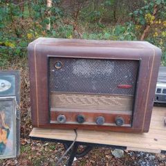 Vintage valve radios