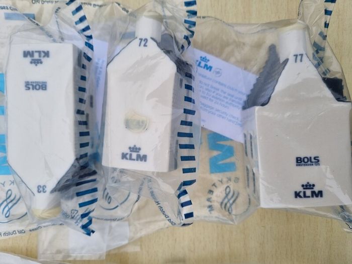 Collection of 7 porcelain miniature KLM Delft Blue houses