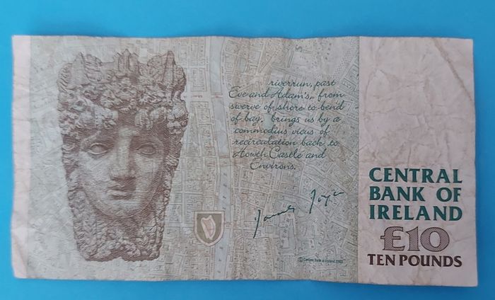 Irish 3 X 1999 Ten Pound banknots in Fine  condition