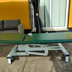 Hydraulic plinth