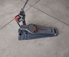Pearl P-930 bass drum pedal.