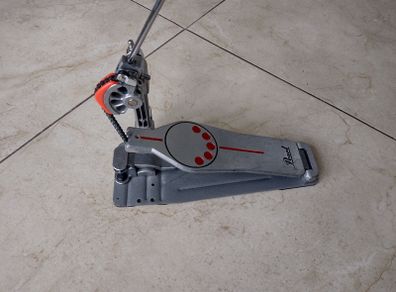 Pearl P-930 bass drum pedal.