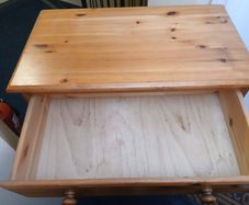 chest of drawers