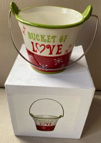 Ceramic bucket for reindeer food