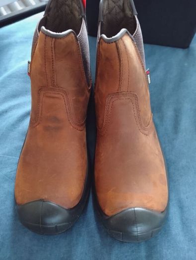 Work boots size 8 brand new