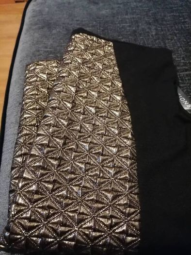Pencil skirt lovely black and gold size 12 soft comfortable material