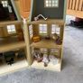 Sylvanian Hotel and families Image 6