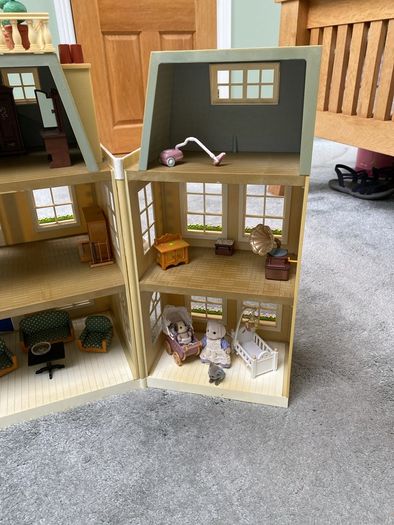 Sylvanian Hotel and families