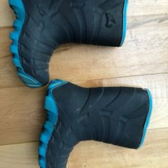 Wool lined winter snowboots by Viking Size 27