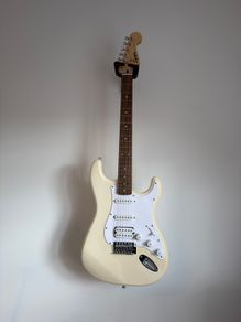 Squier Stratocaster white
