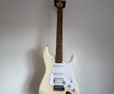 Squier Stratocaster with extras white