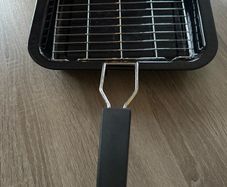 Grill & oven pan with detachable handle
