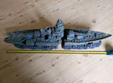 Shipwreck aquarium decoration