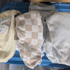 Baby sleepsuits (neutral)