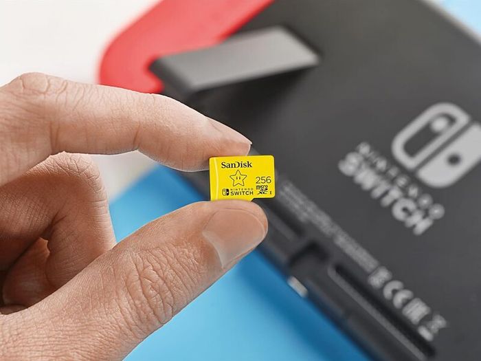 SANDISK micro SD card licensed for Nintendo Switch consoles, 256GB Super Mario Superstar edition (up to 100 MB/s, Nintendo gaming storage, UHS-I, Class 10, V30, U3)