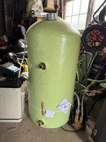 Hot water cyclinder