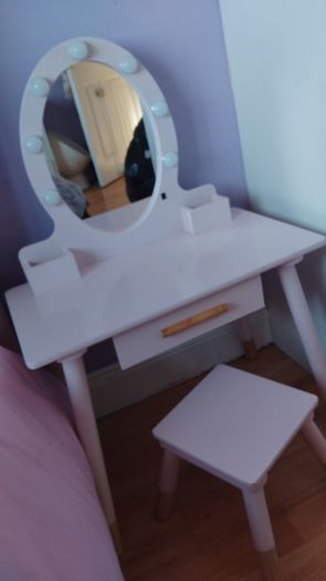 Kids dressing table