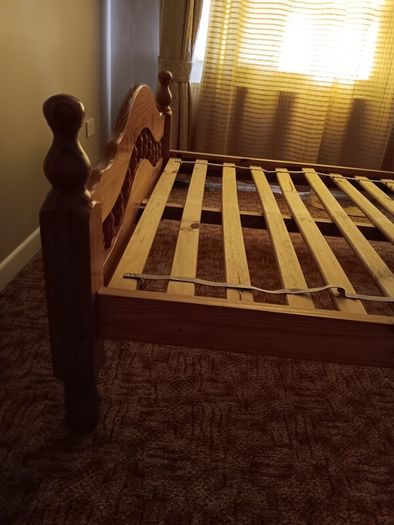 Pine bed frame 4ft 6inch in very good condition, can unassembled to transport