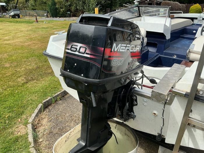 Stratos 600 Boat
