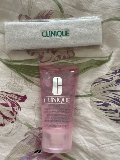 Clinique 2 in 1 cleansing gel with head band