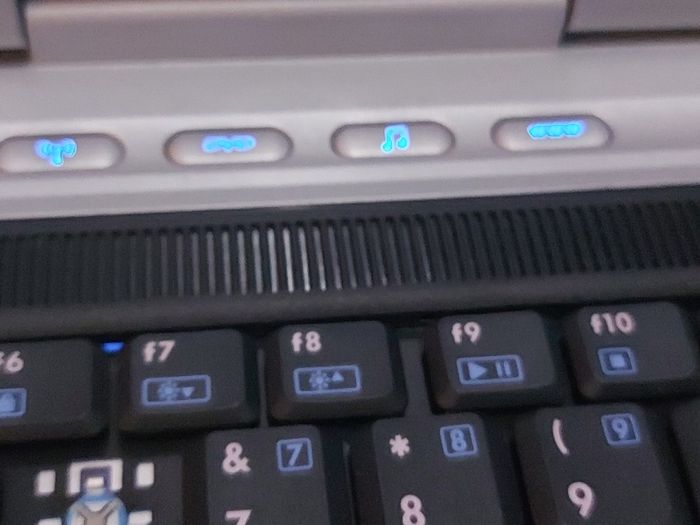 HP Pavilion zv6000, .5GB Ram, 60GB HDD, Original Windows XP, Real Genuine Vintage Laptop in excellent condition