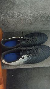 Metal studs football boots