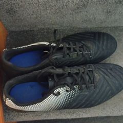 Metal studs football boots