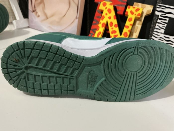 Nike Dunk Green size 6