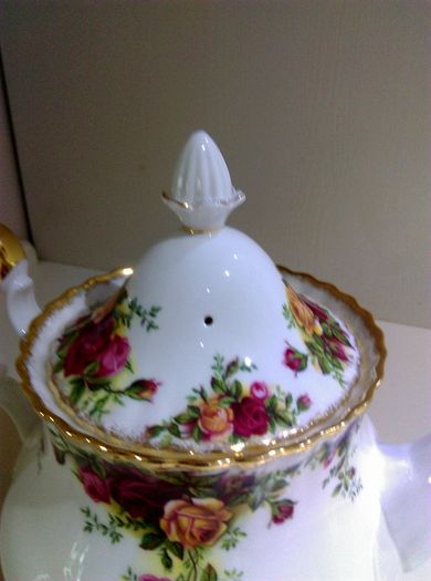 Royal Albert Old Country Roses Large Tea Pot, 1300 ml