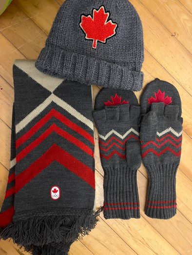 Canada Gloves; Scarf & Hat Set