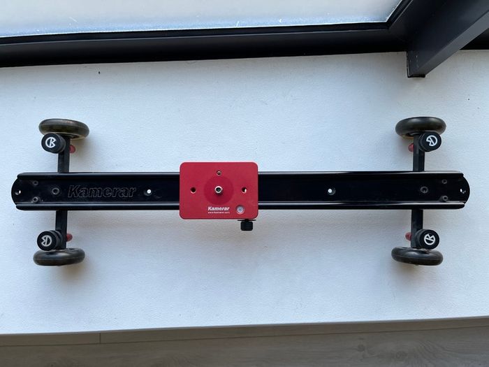 Camera rail with adjustable wheels from Kamerar