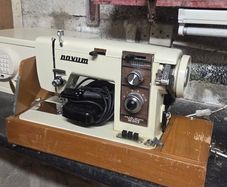 Vintage Novum Zig Zag Deluxe Mark IX Heavy Duty Sewing Machine
