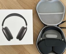 Apple AirPods Max - Space Gray - Mint Condition - Box & Extras