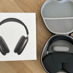 Apple AirPods Max - Space Gray - Mint Condition - Box & Extras