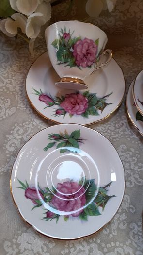 Vintage  Paragon "Six World Famous Rose" tea trios