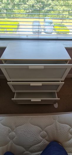 Chest of drawers