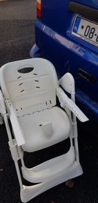 high chair and 3 wheel pram must go together