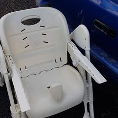 high chair and 3 wheel pram must go together