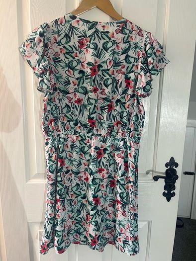 10 euro Selection of new and designer summer Dresses in sizes 10 / 12 to clear