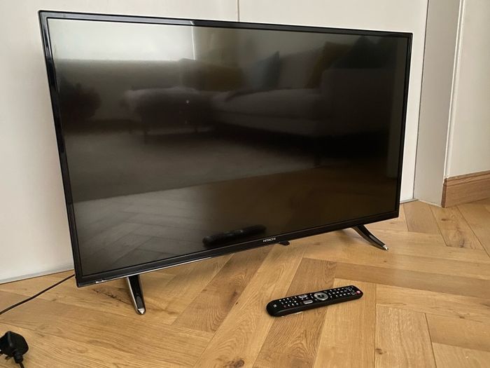 Hitachi 42 inch flatscreen with remote