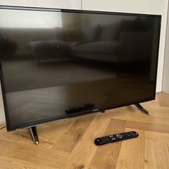 Hitachi 42 inch flatscreen with remote