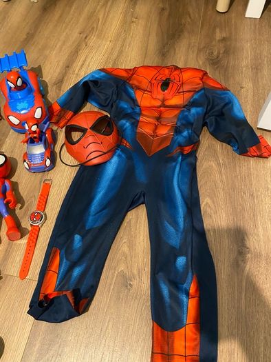 bundle of spiderman toys