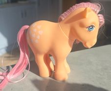 Peachy Peachie Original Pose Hong Kong Concave HK MLP G1 My Little Pony 1982