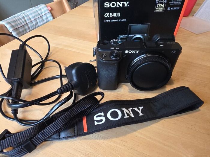 Sony a6400, Tamron 17-70mm f2.8, SmallRig cage, K&F UV filter & Beschoi Variable 2-400 ND filter