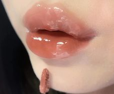 Girlcult C-Beauty Lip Glaze Gold Rush in J806 Wasteland Style