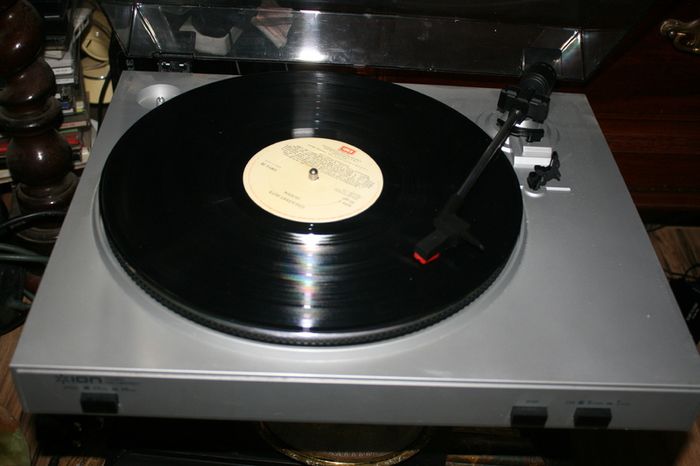 Ion TTUSB05 USB Turntable Digitise Convert your Vinyl to Digital, Boxed, Working