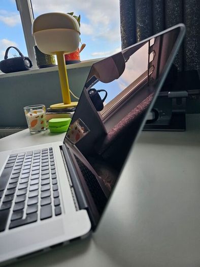 15" MacBook Pro 2015 with i7 & R9