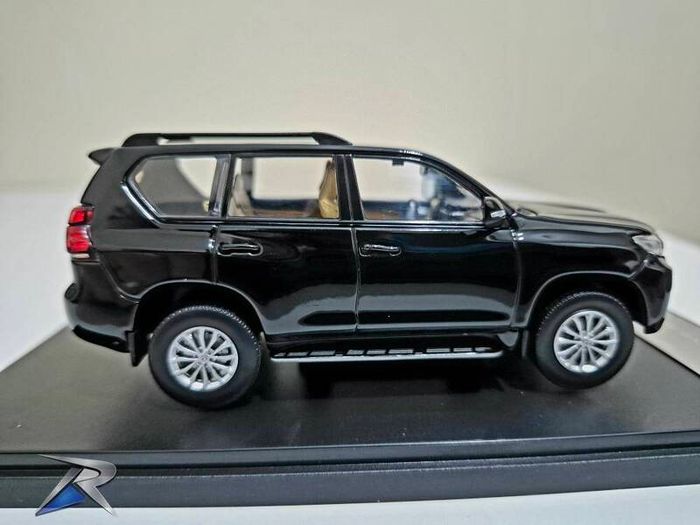 1:43 Toyota Land Cruiser Prado -Black